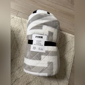VS Pink plush cozy fleece logo blanket